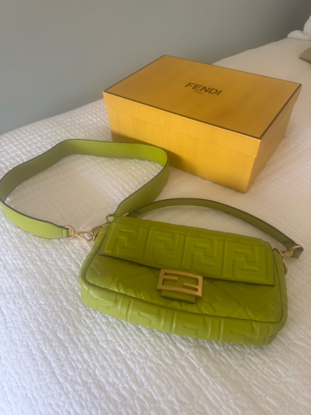 Fendi Lime Green Baguette with Gold Hardware - Picture 3 of 13
